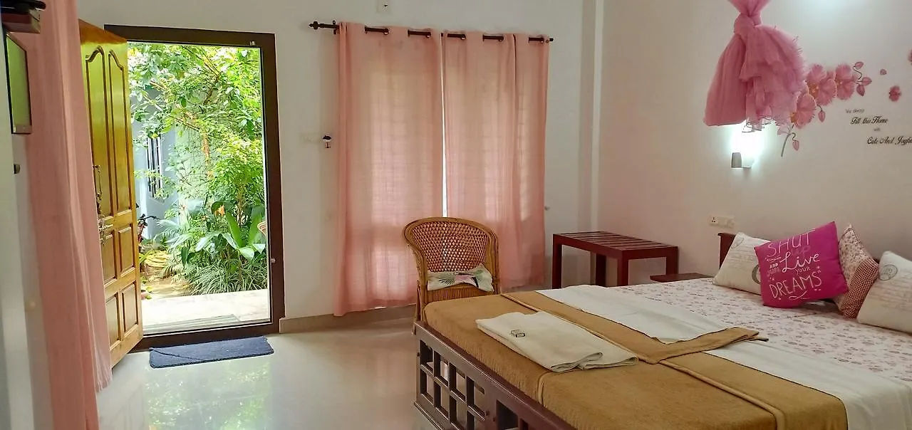 טקאדי Periyar Inn